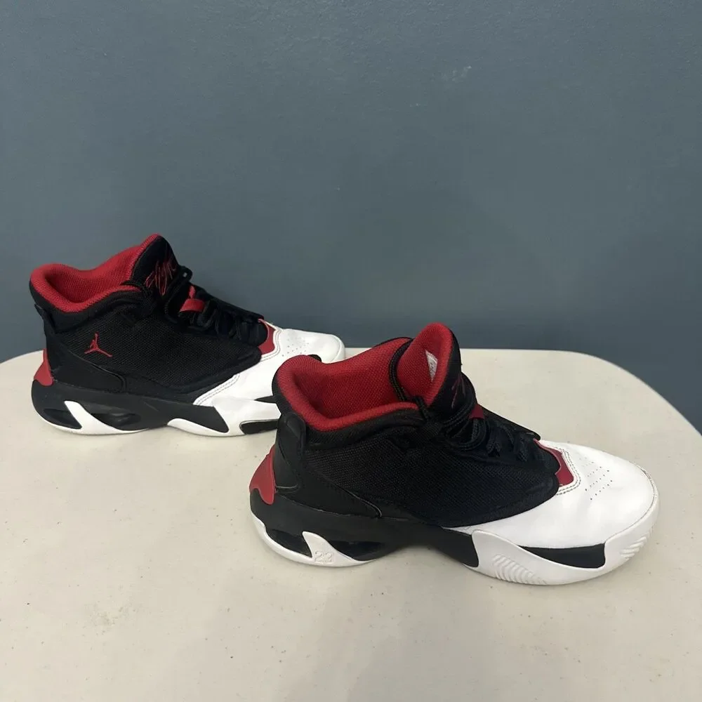 Jordan Max Aura 4 (GS) Youth Shoes black red white DQ8404-061 Sz 3.5Y
